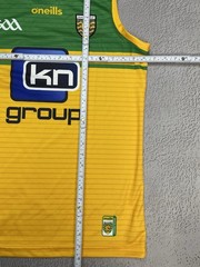 New Donegal Dun Na nGaal GAA O’Neills Football Yellow Vest Size Large