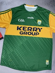 New CLARRAI O’NEILLS GEALIC Football Green Yellow Jersey GAA Size Medium