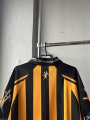 2004/07 GAA CILL CHAINNIGH KILKENNY HOME O’NEILLS VINTAGE JERSEY SHIRT GAELIC L