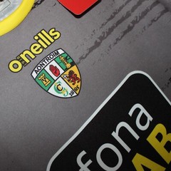 BNWT Antrim GAA player spec training top O’Neills shirt jersey fonaCAB