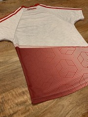 Tyrone GAA Red Hands Gaelic Football Jersey Training Shirt Men’s Small