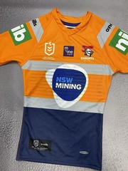 New NRL O’NEILLS KNIGHTS NEWCASTLE SHIRT ORANGE JERSEY RUGBY SIZE SMALL