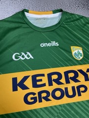 New CLARRAI O’NEILLS GEALIC Football Green Yellow Jersey GAA Size Medium